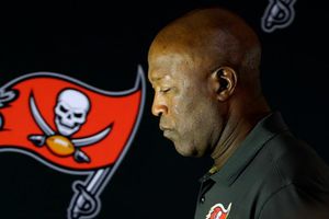 Tampa Bay despide a Lovie Smith