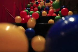 Abren en San Francisco primer bar con alberca de pelotas