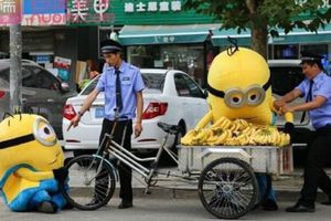 Minions, detenidos en China por vender platanos
