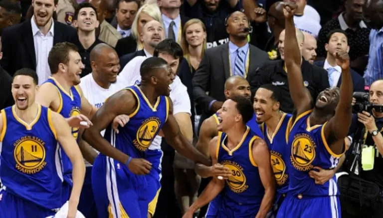 Warriors, por 14 triunfos en 17 juegos para superar a Bulls