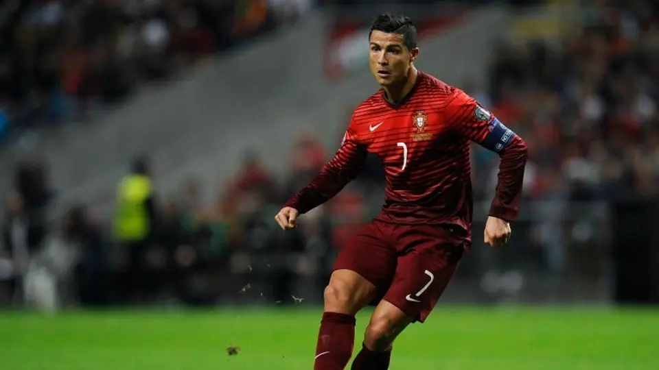 Cristiano, captado bailando con hermosa mujer