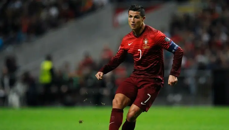 Cristiano, captado bailando con hermosa mujer