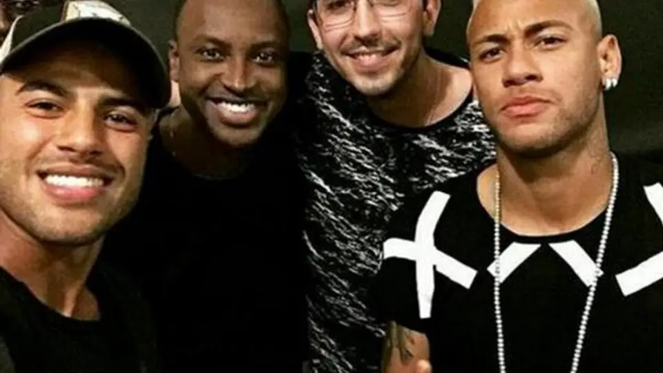 Neymar imita a Messi en cambio de look