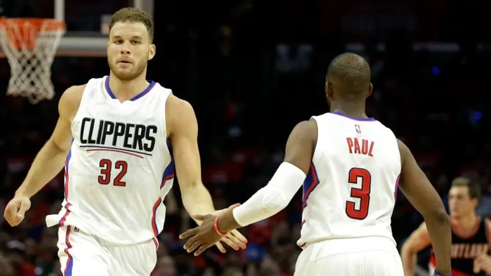 Clippers humilla a Portland en arranque de Playoffs