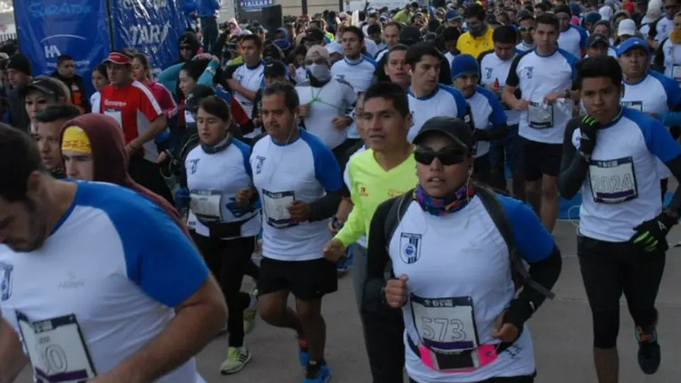 Afición de Querétaro hace vibrar cuarta Carrera Gallos