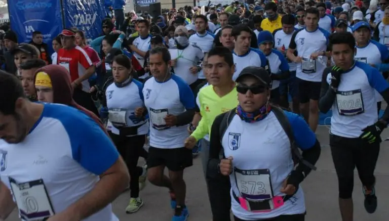 Afición de Querétaro hace vibrar cuarta Carrera Gallos