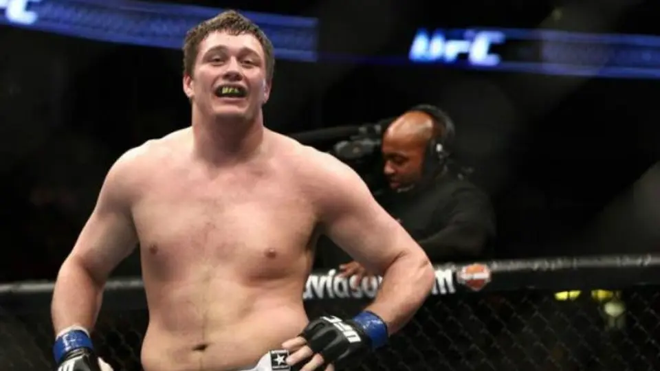 Matt Mitrione casi pierde el ojo en pelea de UFC