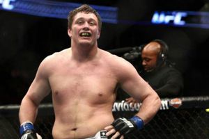 Matt Mitrione casi pierde el ojo en pelea de UFC