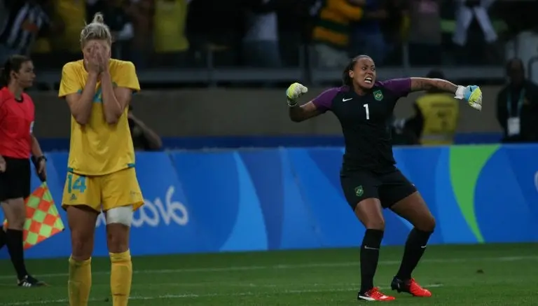 Brasil sufre, pero está en Semifinales de futbol femenil en Río