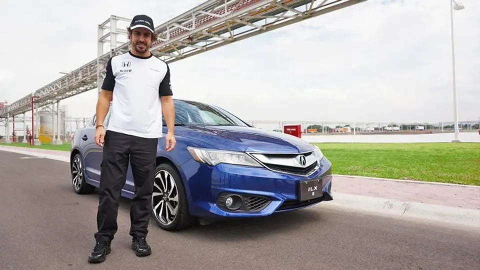 Fernando Alonso visita Honda en México