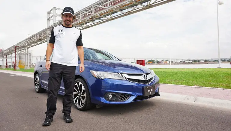 Fernando Alonso visita Honda en México