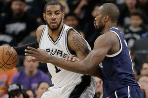 Spurs arrasa con Oklahoma en primero de la serie