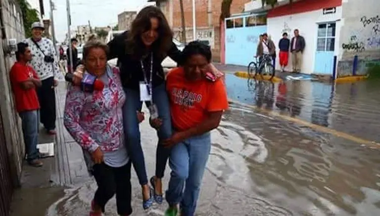 Inundación provoca el nacimiento de #LadyReportera