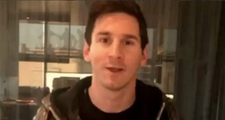 Messi devuelve favor a Curry y le regala una camiseta suya