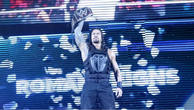 Roman Reigns retiene el título contra AJ Styles en Payback
