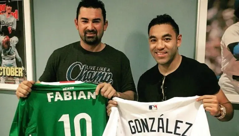 Fabián y A-Gon intercambian playeras en LA