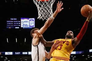 Brooklyn sorprende a los Cavaliers de LeBron James