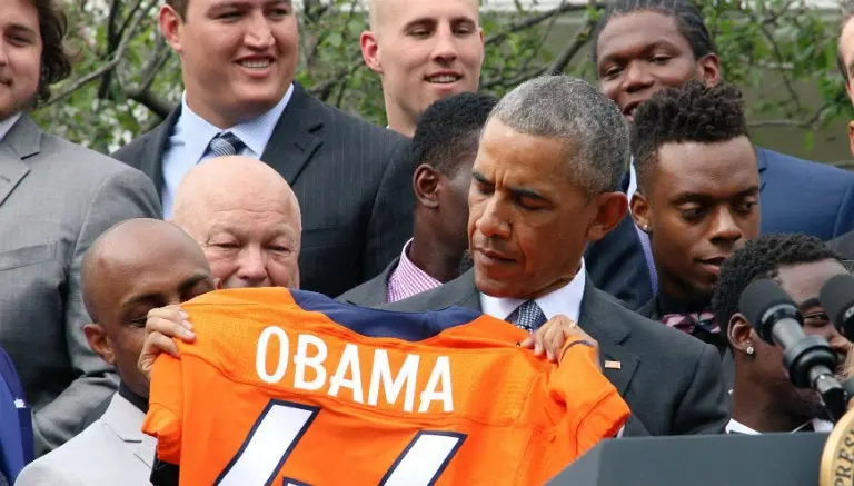 Broncos visitan Casa Blanca tras conquista del SB