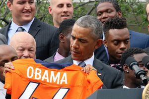 Broncos visitan Casa Blanca tras conquista del SB