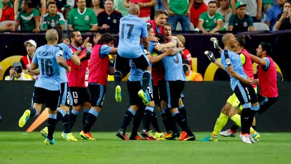 Uruguay termina con racha de imbatibilidad de México