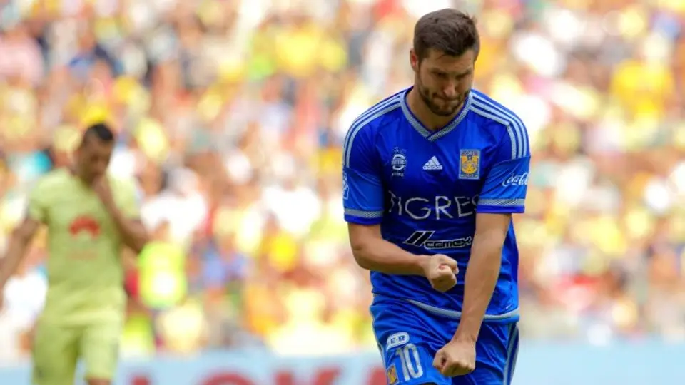 Gignac 'postula' a su hijo para el Tri