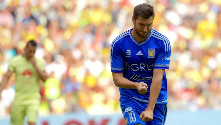 Gignac 'postula' a su hijo para el Tri