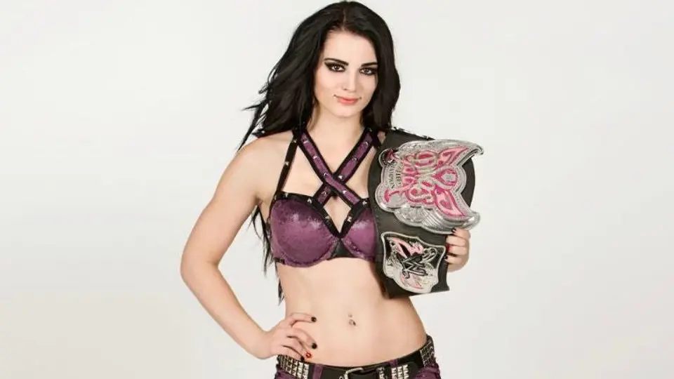 Paige viene a cautivar con su belleza a México