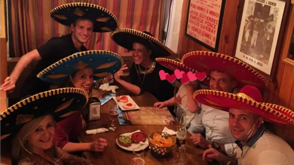 Rakitic presume 'noche mexicana'