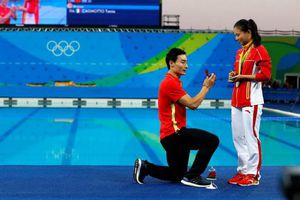 Clavadista recibe propuesta de matrimonio en Río