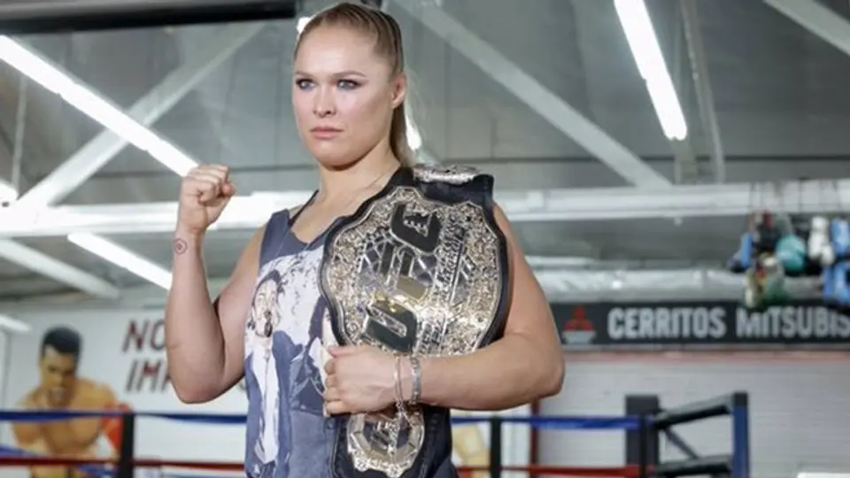 Ronda quiere ser campeona de las Divas y de box