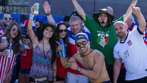 Duelo de aficiones previo al México vs EU