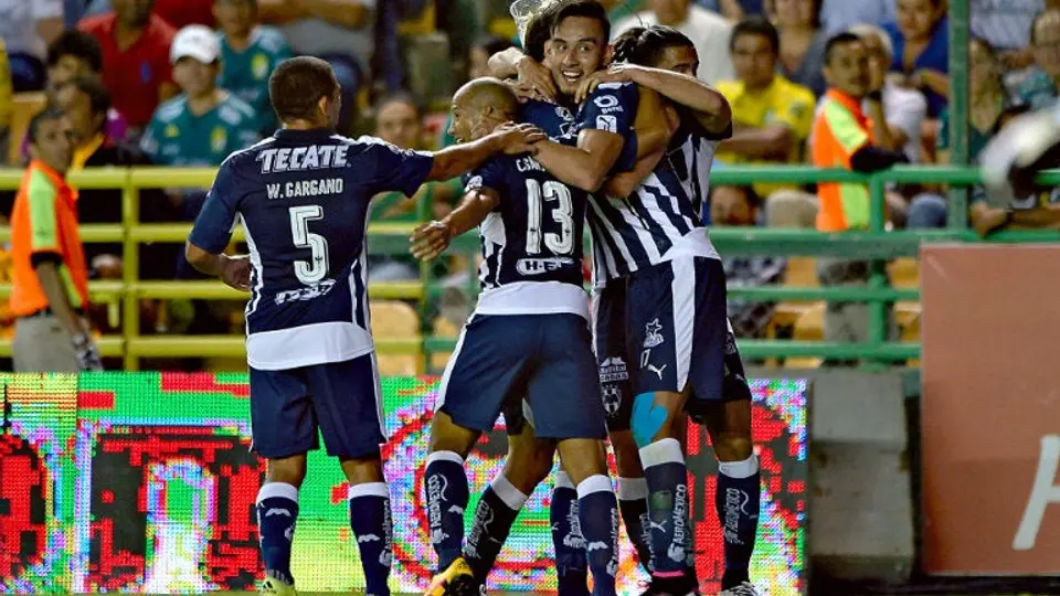 Rayados remonta a León y se afianza en el liderato