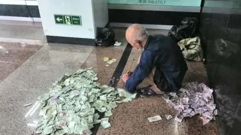 Mendigo ganaba 42 mil pesos pidiendo limosna