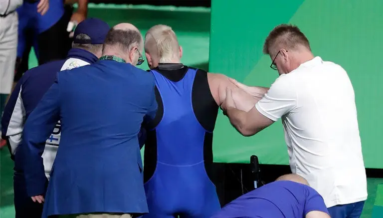 Finlandés se desmaya tras terminar prueba de halteroflia