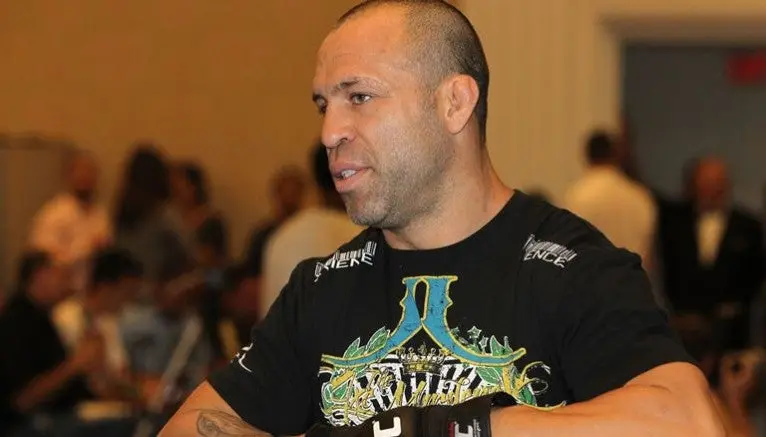Expeleador de UFC, a cirugía tras ser atropellado