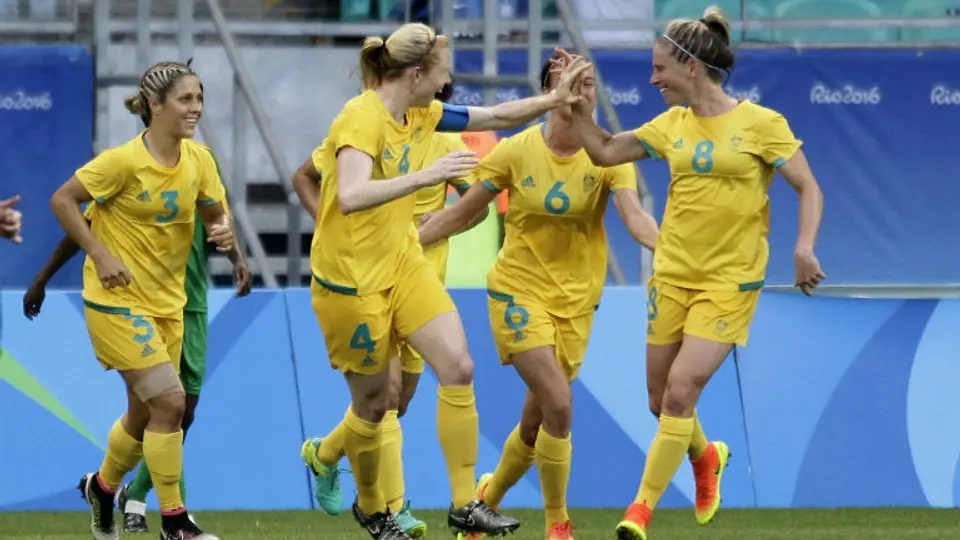 Australia golea a Zimbabue y avanza a Cuartos