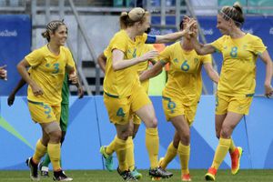 Australia golea a Zimbabue y avanza a Cuartos