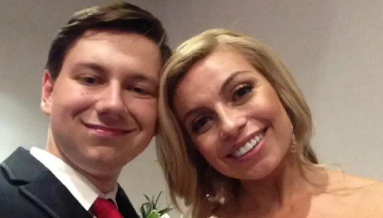 Porrista de Washington acompaña a joven a su graduación