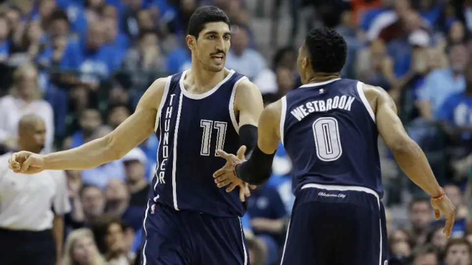 Russell Westbrook y el Thunder liquidan a Mavericks