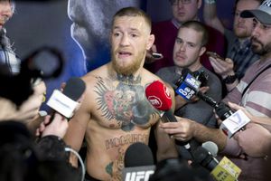 Pesaje McGregor-Díaz termina con bronca entre aficionados