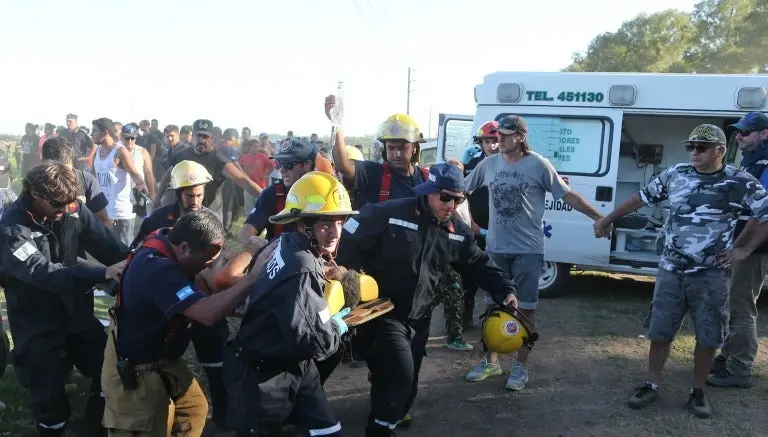 Piloto de Dakar pierde control de auto y deja 10 heridos