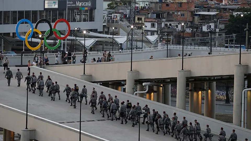 Brasileños se manifiestan contra los JO cerca al Maracaná