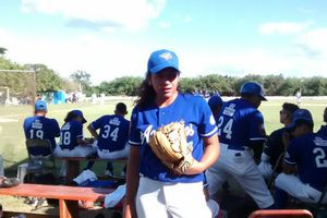 Rosi del Castillo, primera mujer en liga de beisbol en México