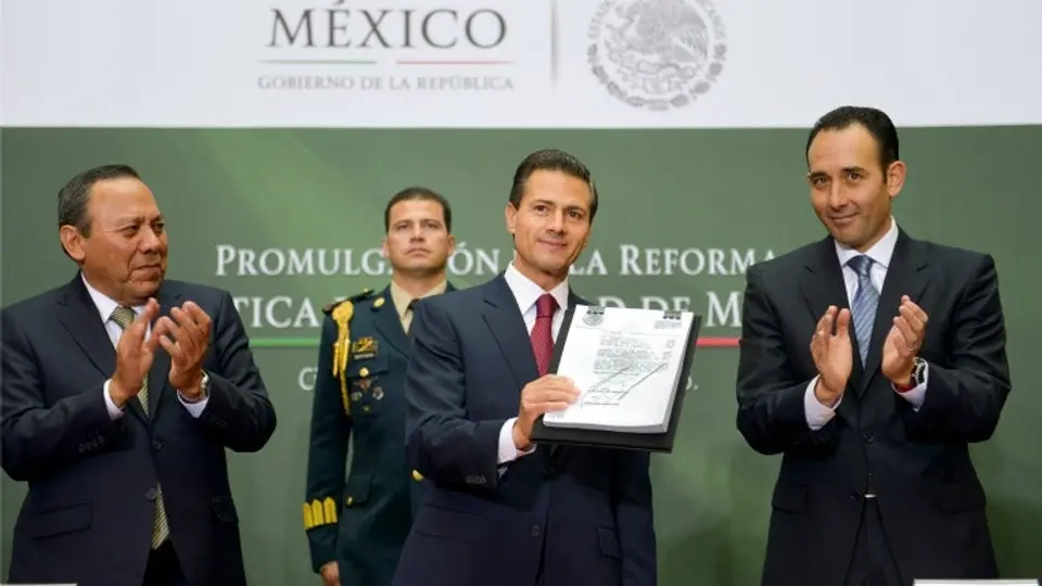 EPN oficializa cambio al DF como Ciudad de México