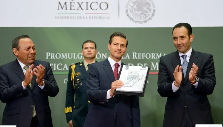 EPN oficializa cambio al DF como Ciudad de México