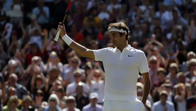 Federer hace historia en Wimbledon tras épica remontada