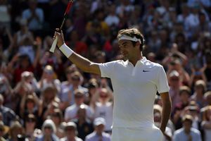 Federer hace historia en Wimbledon tras épica remontada