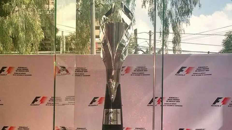 Presentan trofeo para GP de México