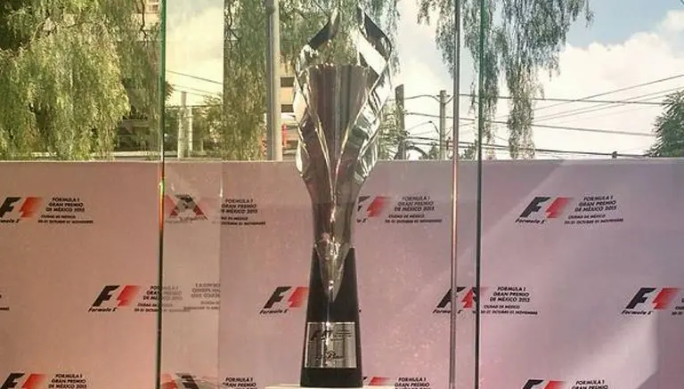 Presentan trofeo para GP de México