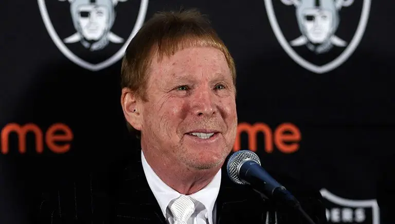Dueño de Raiders quiere mudar el equipo a Las Vegas